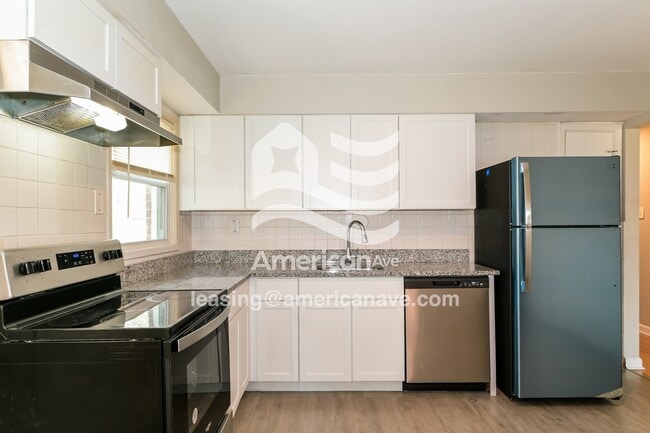 Photo - 320 St Eugene Ln