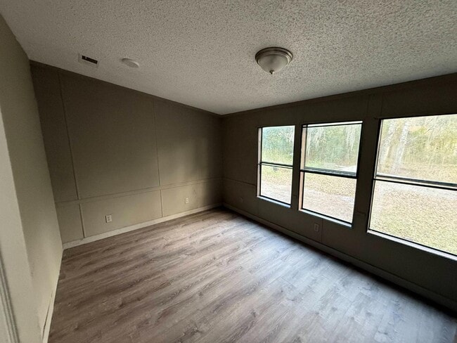 Photo - 503 Maple Ave