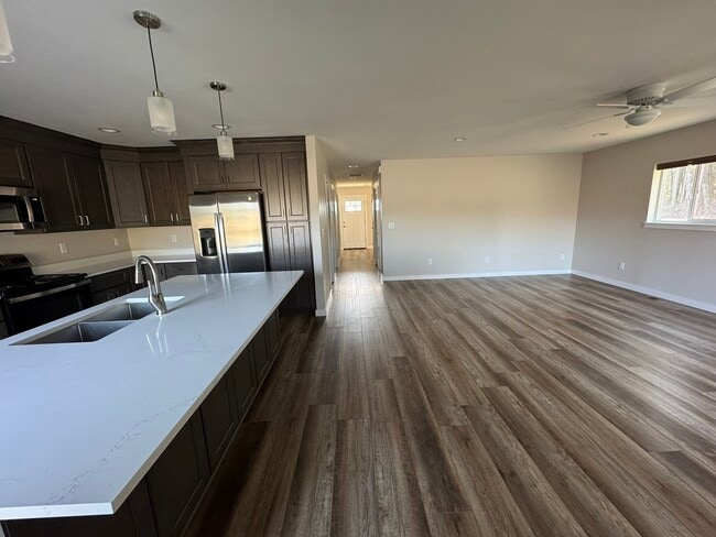 Photo - 764 Evergreen Way