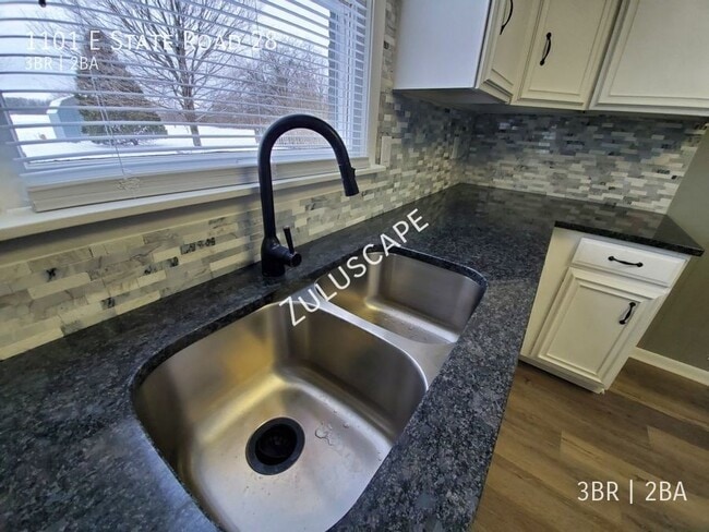 Photo - 1101 E State Road 28-