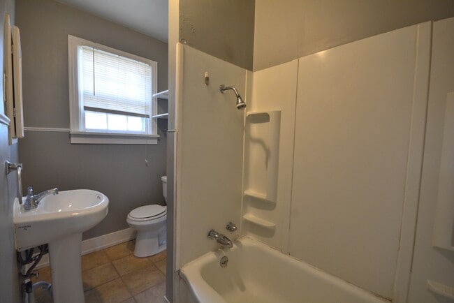 Photo - 2 Bedroom 1 Bathroom House with a Fenced-in Yard!