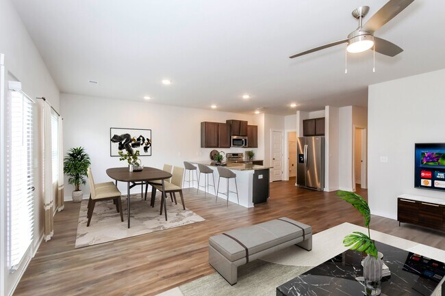 Photo - 516 The Heights Ln