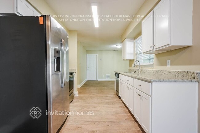 Photo - 1370 Prince Philip Dr