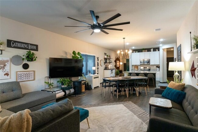 Photo - 648 Jennifer Wy