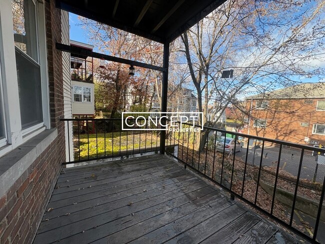 Building Photo - 7 Price Rd Unit 4