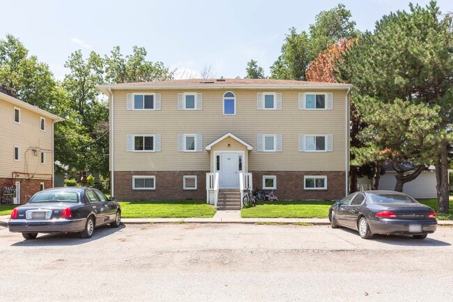 Front of Ashland Park Apartments.