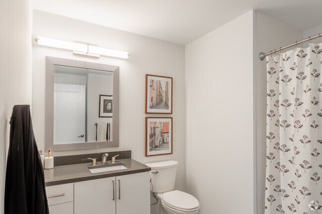 1BR, 1BA w/ Den - 730SF