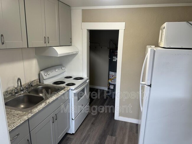 Photo - 1263 2nd Ave E