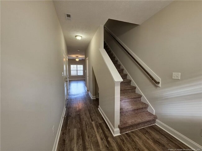 Photo - 2056 Wheeling St