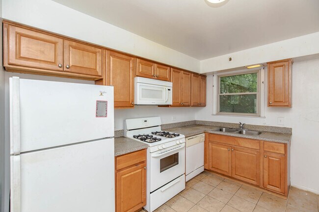 2007 W Touhy Ave