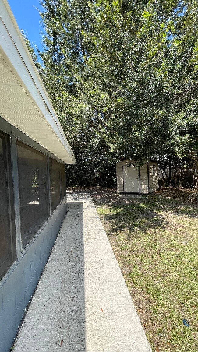 1533 Lay Ct