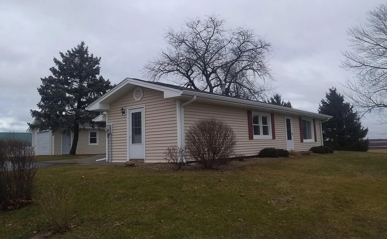 Charming 3-Bedroom Home with Garage & Priv... - Charming 3-Bedroom Home with Garage & Priv...