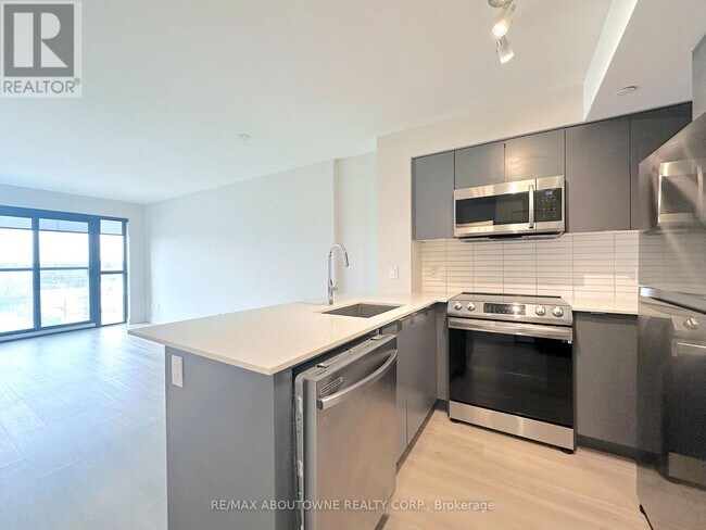 Photo - 3385 Dundas St W