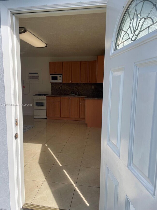 Photo - 4851 NW 192nd St Unidad Efficiency