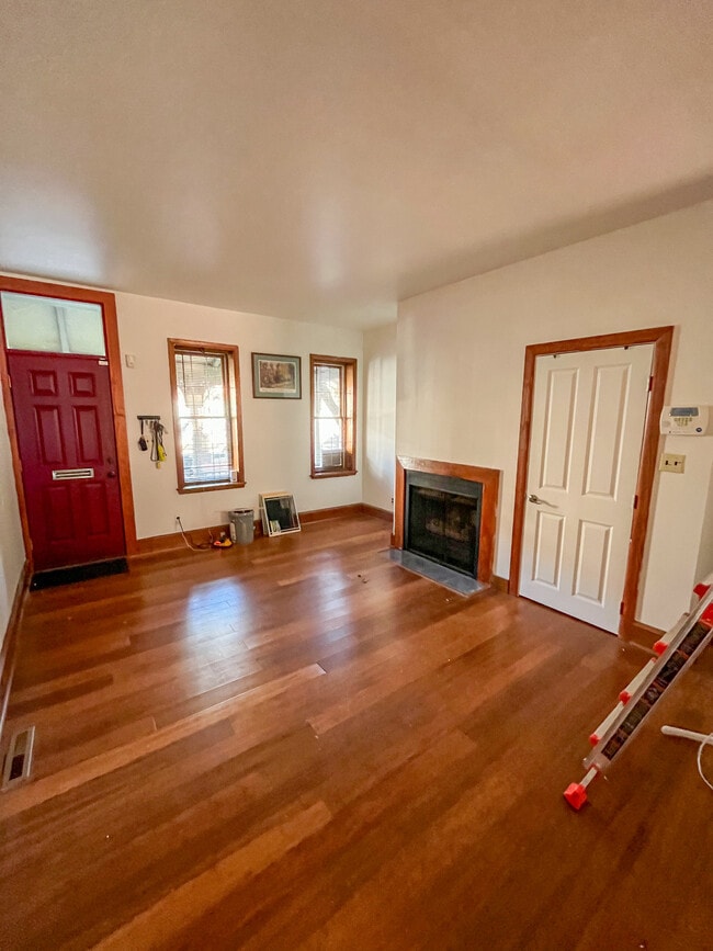 Photo - 816 W 9th St