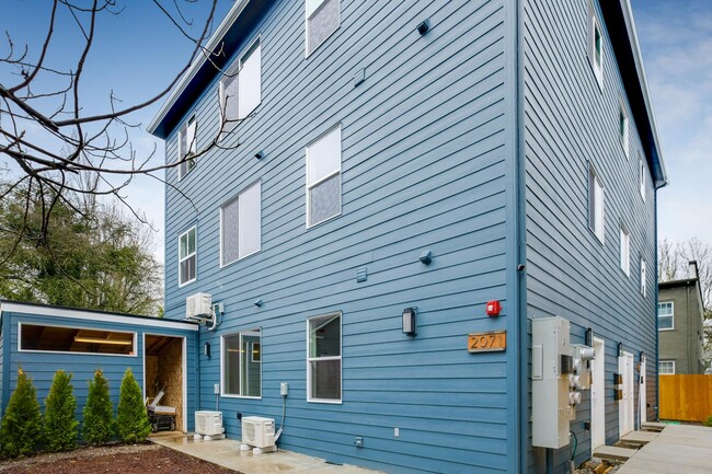 Photo - 2071 NE Davis St