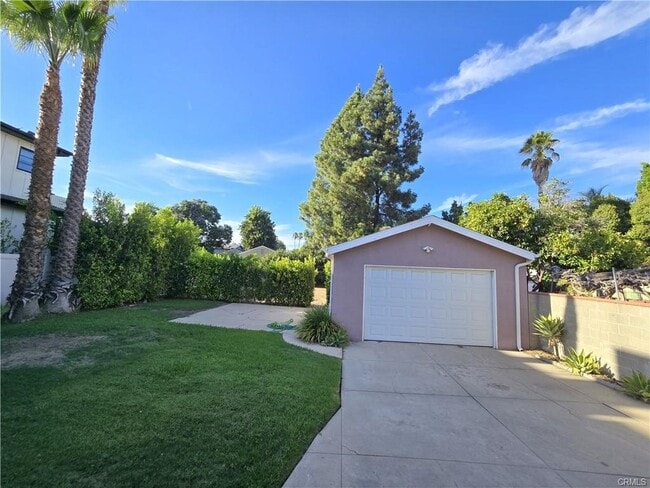 Photo - 12329 Emelita St