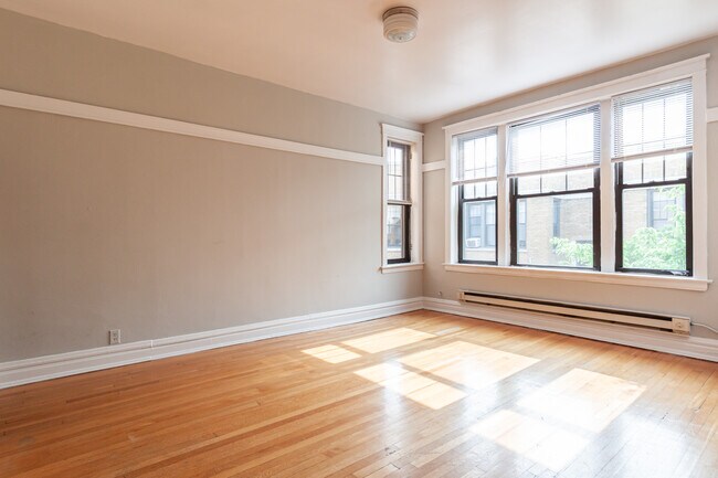 Photo - 717 W Barry Ave