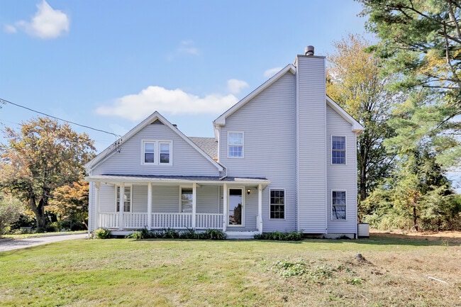 Building Photo - 142 Meadow St