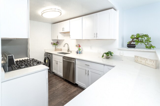 Photo - 4600 Duke St Unit 302