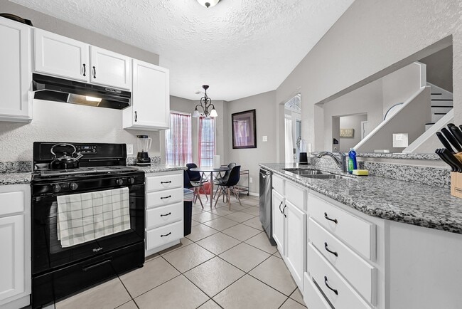 Building Photo - 4510 Beechcraft St