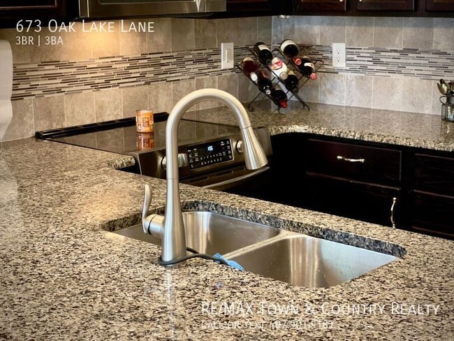Photo - 673 Oak Lake Ln