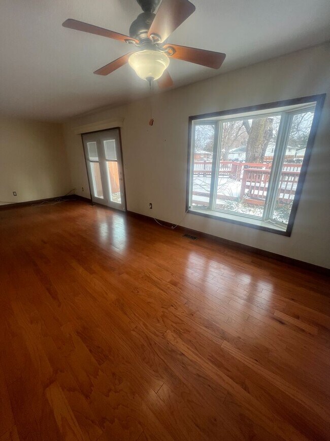 Photo - Spacious 4 Bedroom 3 Bathroom in Westchester!