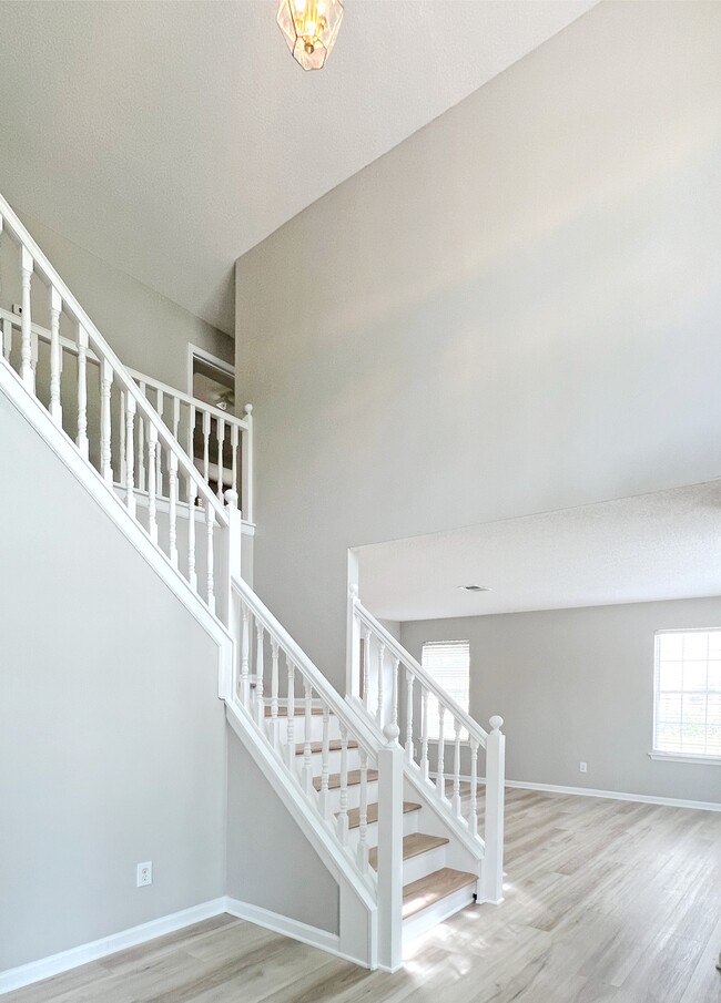 Photo - 5983 Hitt Lake Trail