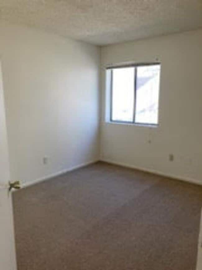 Laughlin Bay Village 2 Bedroom Condo! House Rental in Laughlin, NV