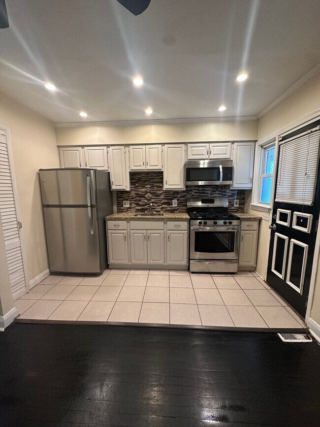 Photo - 2824 Edgecombe Cir S