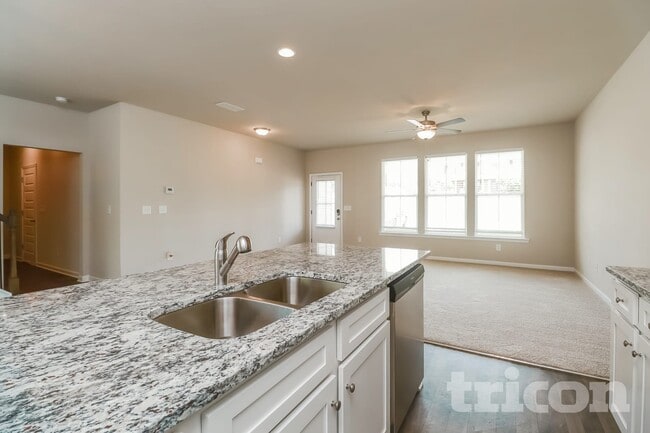 Photo - 701 Jackson Ct