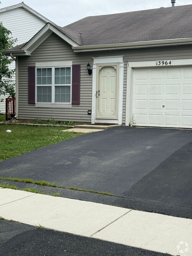 Building Photo - 13964 Danbury Dr Rental