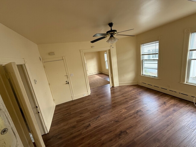1 dormitorio con sala de estar grande - 226 E Main St Unidad 1