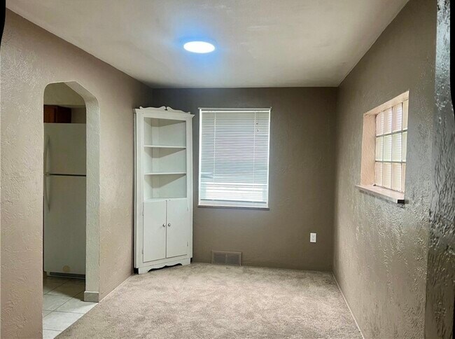 Photo - 650 Dunster St