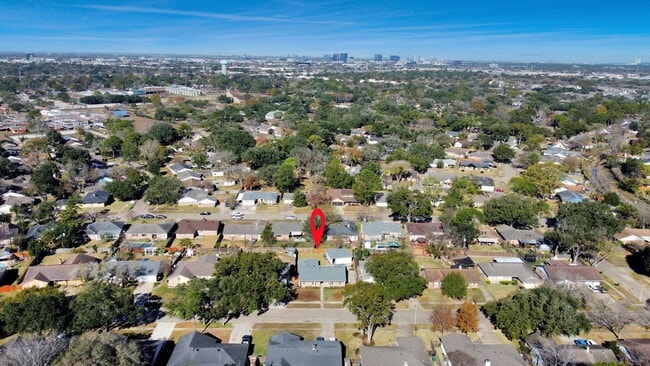 Photo - 7718 Romney Rd