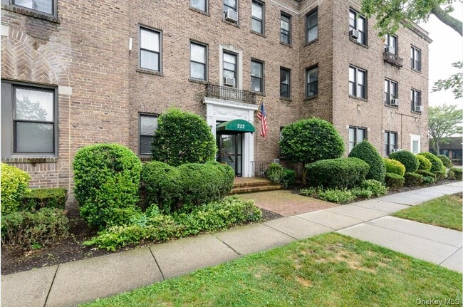 Building Photo - 222 7th St Unit 2C
