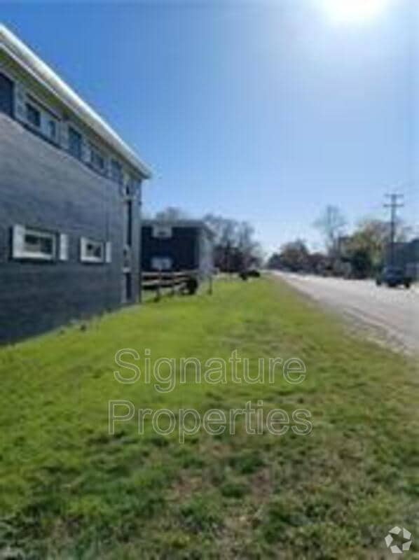 Building Photo - 200 Pullman Ave Unit Apt 4