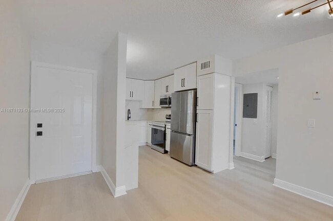 Building Photo - 2650 Greenwood Terrace Unit 0 Rental