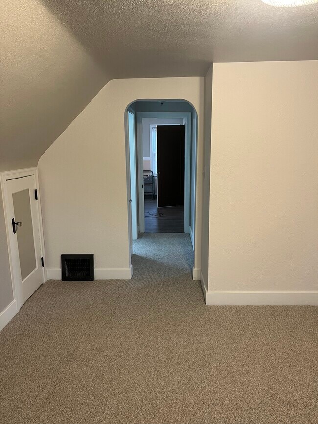 1625 Walnut Ave Unit Upper 1 bedroom