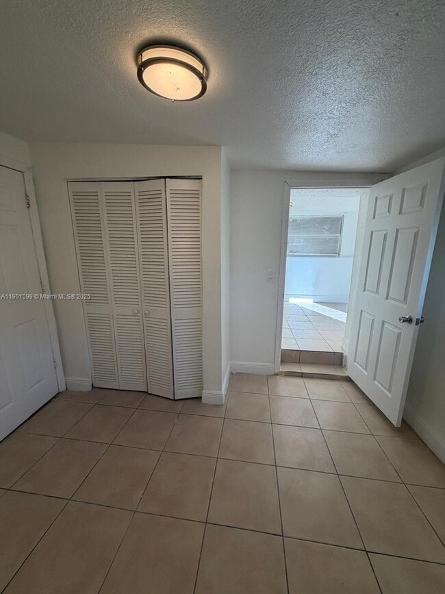 Photo - 2660 NE 212th Terrace Unidad R