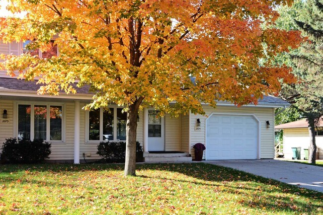 Photo - Avail 06/01! 2 Bed 1.5 Bath Duplex Minutes...