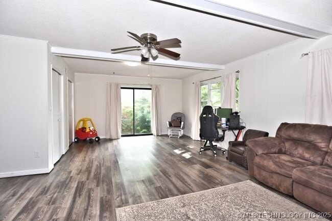 Photo - 513 N Village Pl