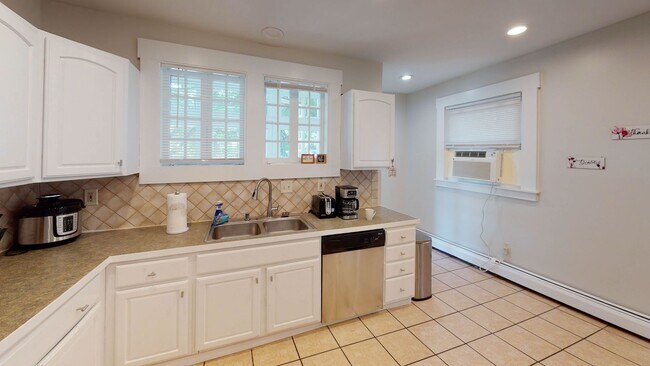 Photo - Charming and Spacious 5BD 2.5BA House in Beaver Hills!