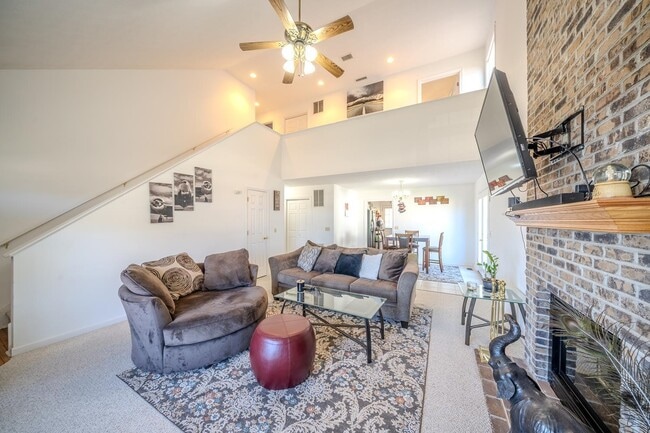 Photo - 474 Diana Ct