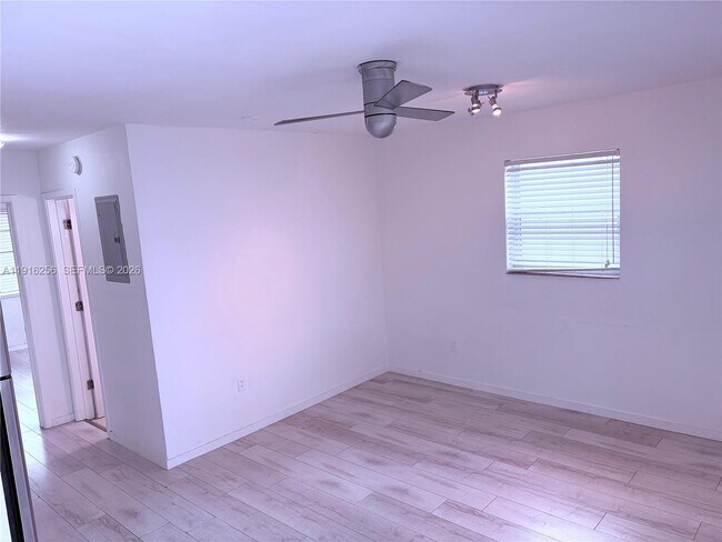 Photo - 919 Michigan Ave Unit 11