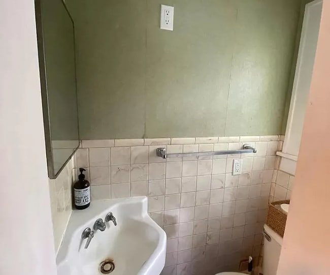 Photo - 209 E Lutz Ave