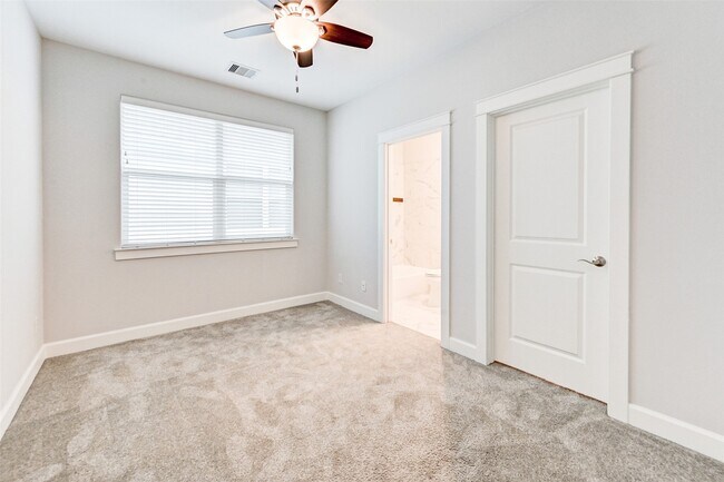 Photo - 705 Link Rd