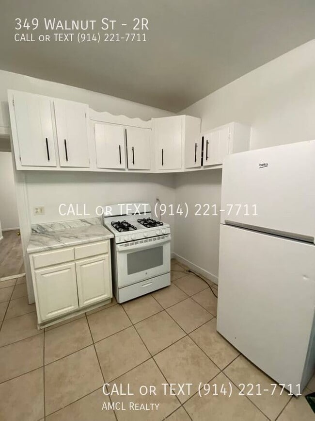 Building Photo - 349 Walnut St Unit 2R