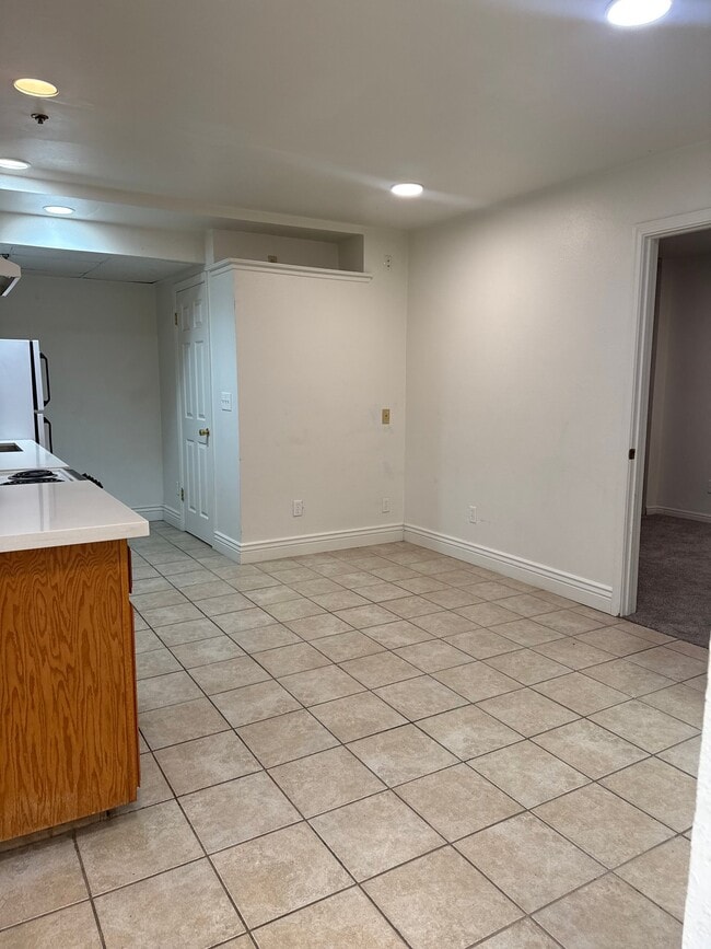 94 W 200 S St