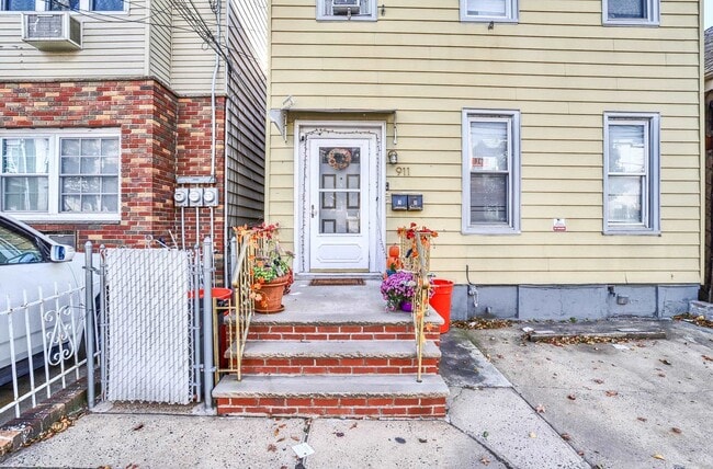 Photo - 911 17th St Unit 1